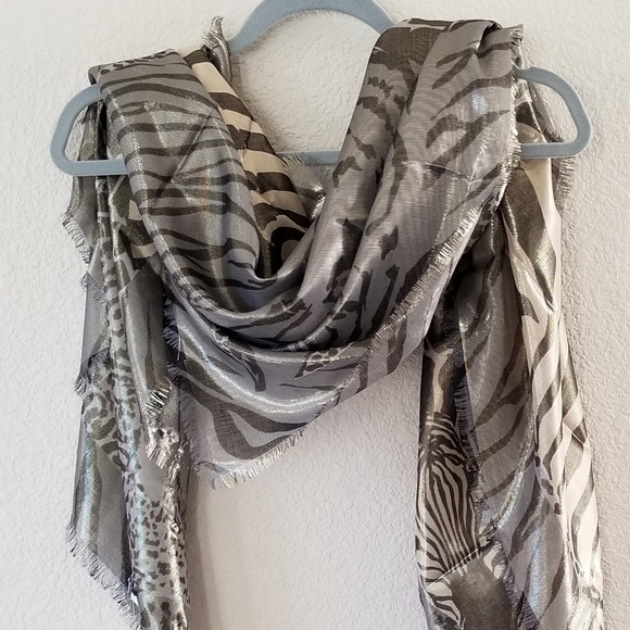 Animal print metalic shimmer scarf - Picture 2 of 7